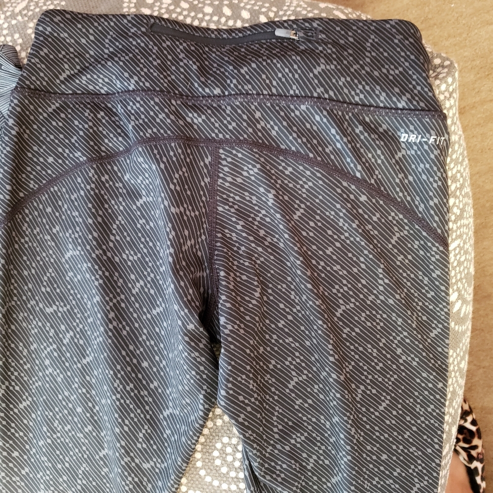 2 pair of NIKE RUNNING TIGHTS - Picture 6 of 6